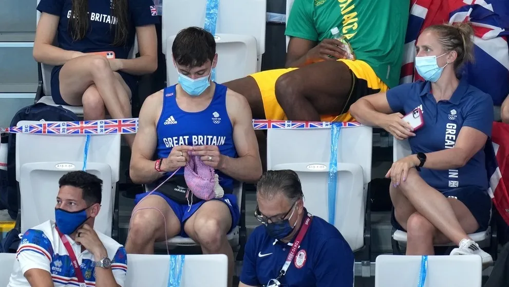 Zlatý medailista má nezvyčajný koníček. Takto si krátil čas v hľadisku na OH v Tokiu