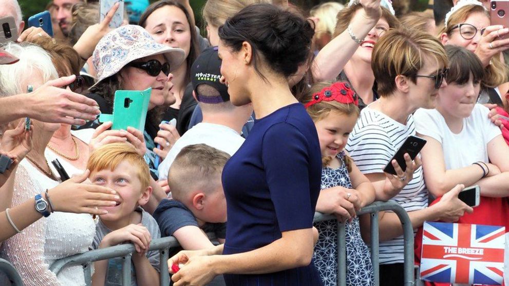 Čo na to povie kráľovná? Meghan Markle nechtiac ukázala zadok