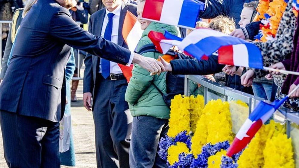 Kráľa chceli prinútiť k vážnemu kroku. Nepodarilo sa