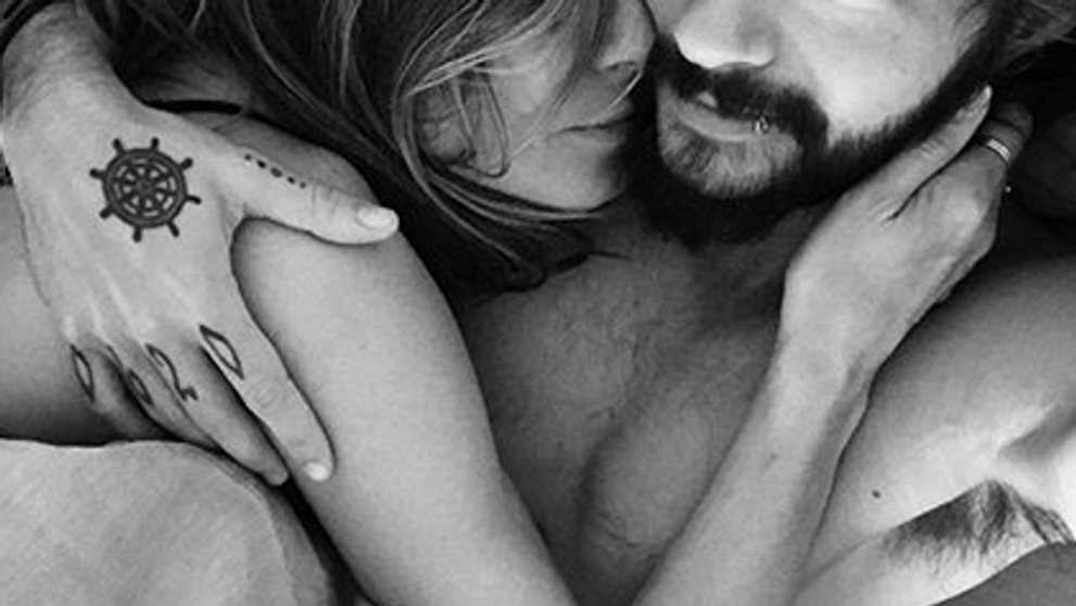 Piate dieťa na ceste? Slávna modelka vraj čaká so svojím zajačikom dieťa