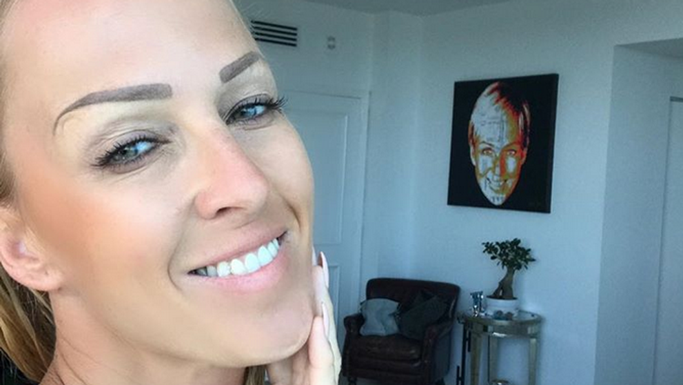 Zuzana Belohorcová dráždi na sexy fotkách: Odhalený výstrih a sieťové pančuchy