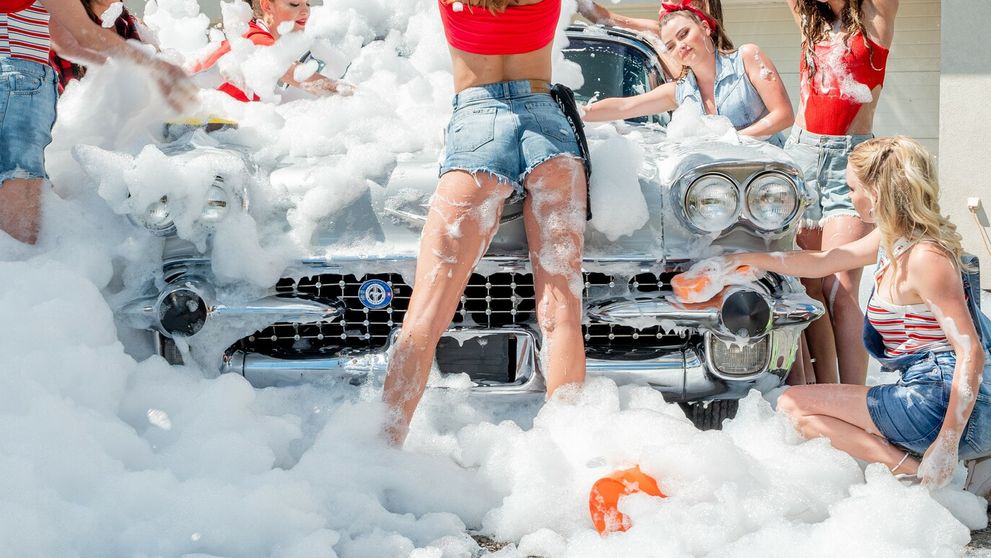 Umývanie auta ešte nikdy nebolo také sexy: Herečky na najhorúcejších záberoch!