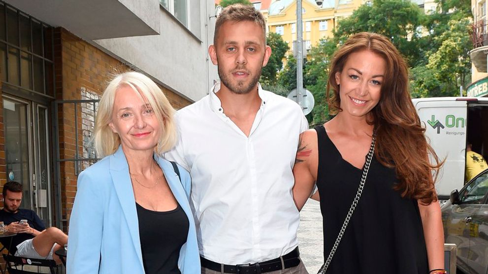 Seriálová hviezda ako tínedžer. Dnes sexy kňaz bol kedysi takéto „ucho“