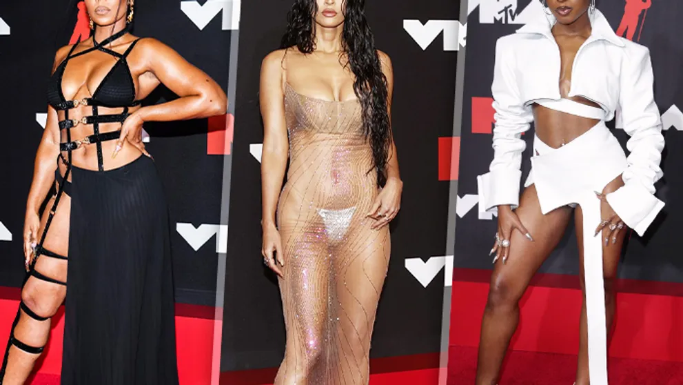 Móda z VMAs 2021: Absencia látky na červenom koberci v priamom prenose
