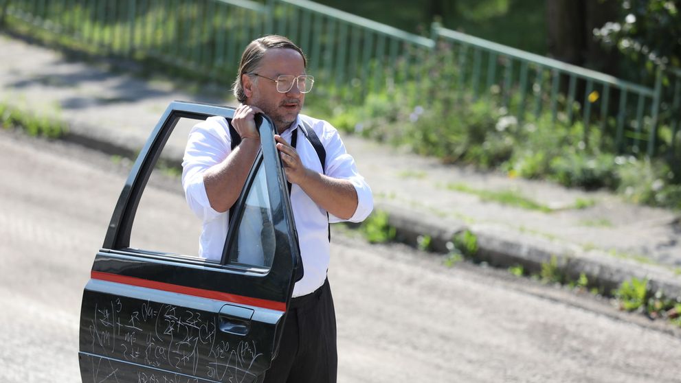 Po rokoch sa do dediny vracia Bystrov brat. A je to teda kapacita!