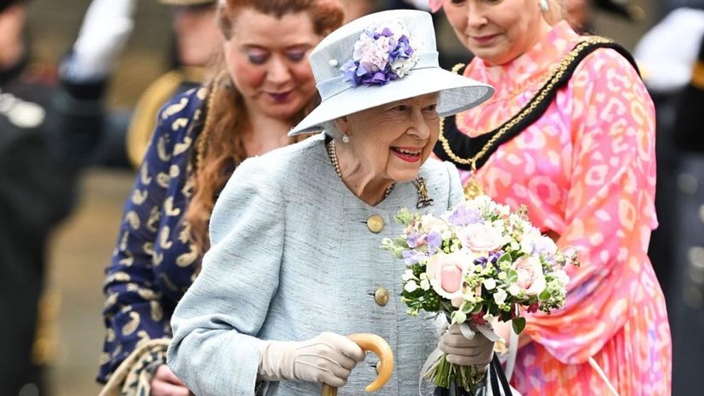 Kráľovná prvýkrát od osláv na verejnosti: Tento detail si všimli všetci