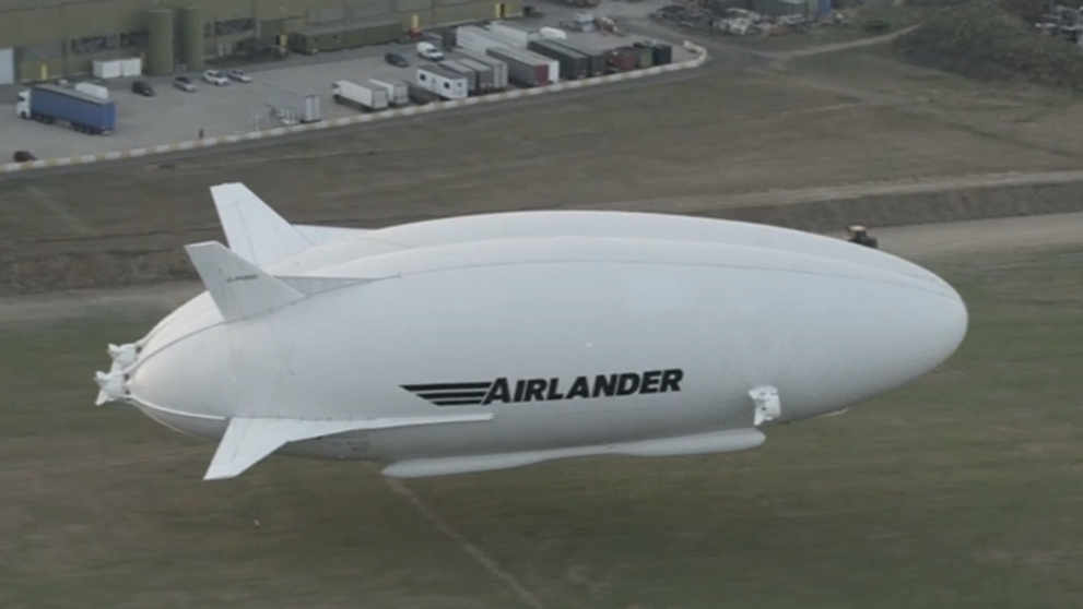 Najväčšia vzducholoď sveta Airlander 10 úspešne absolvovala prvý let