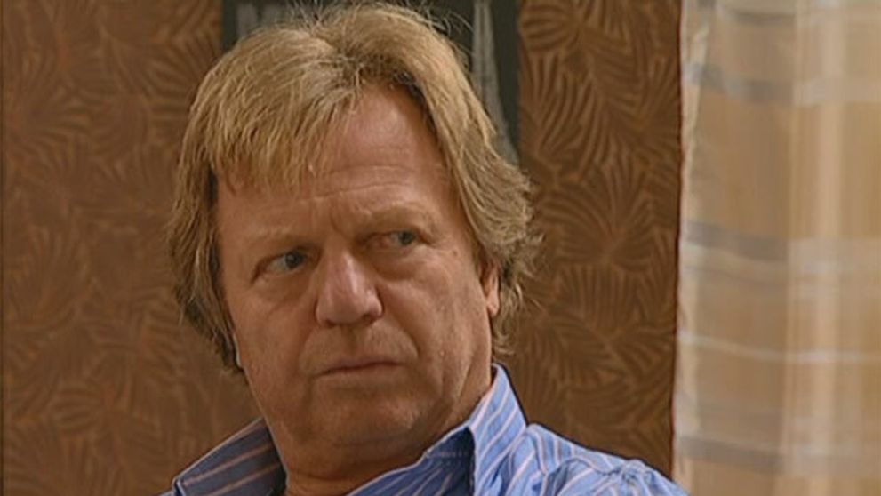 Kramár vrahom! Urobí všetko pre záchranu povesti!