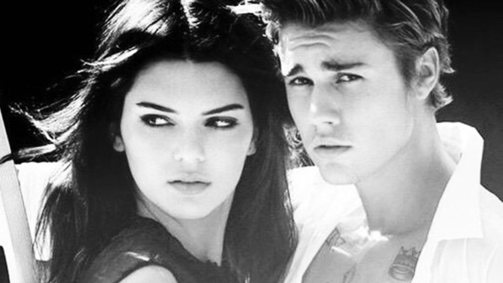 Sexy snímky: Bieber len v uteráku a Kendall Jenner v bikinách