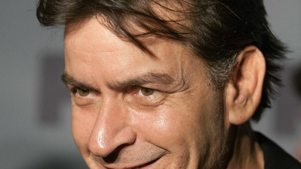 Šťastný Charlie Sheen. Podrobil sa experimentu, potlačili uňho vírus HIV