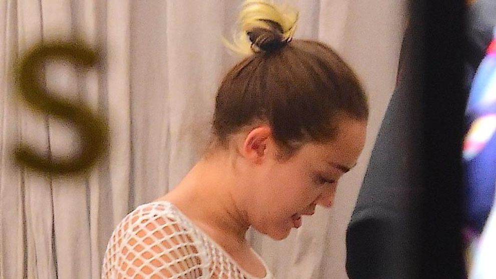 Išli by ste nakupovať hore bez? Miley Cyrus áno!