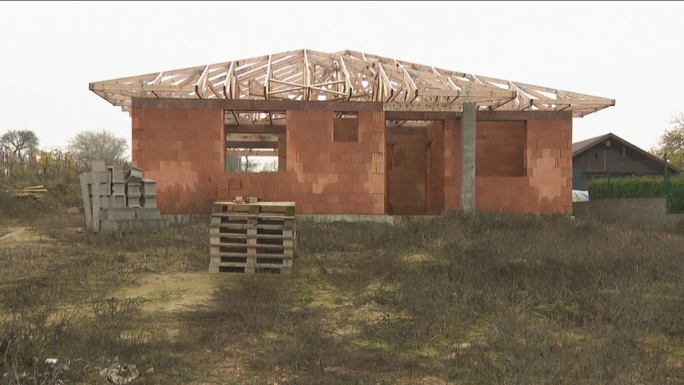 Sú bez peňazí aj zaplateného bývania