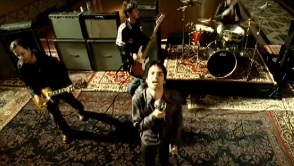 Šokujúca smrť člena slávnej kapely. Šmykol sa v sprche