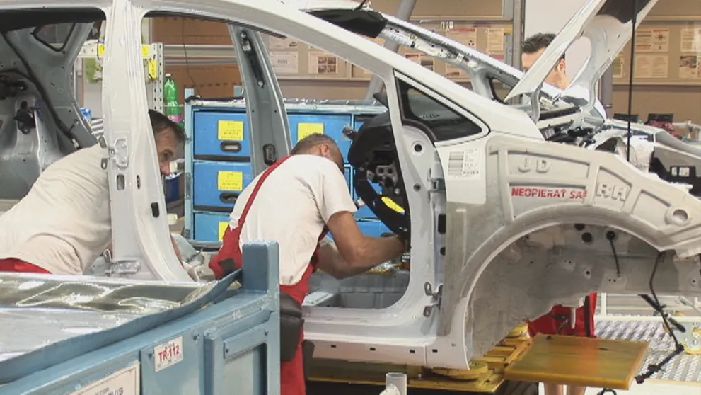 Automobilky čaká kritický rok: Volajú po zamestnancoch zo zahraničia