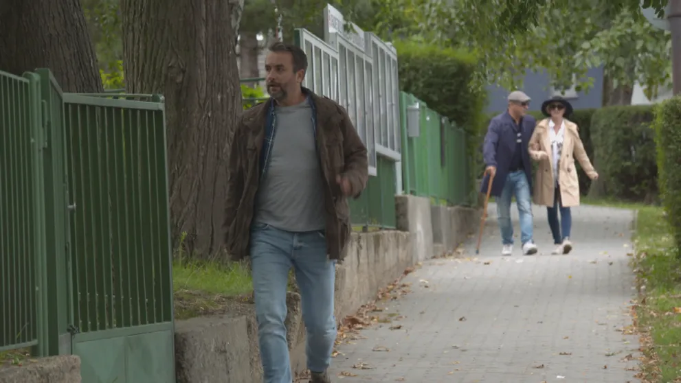 Marekovi sa niečo nezdá. Prečo ho sledujú?