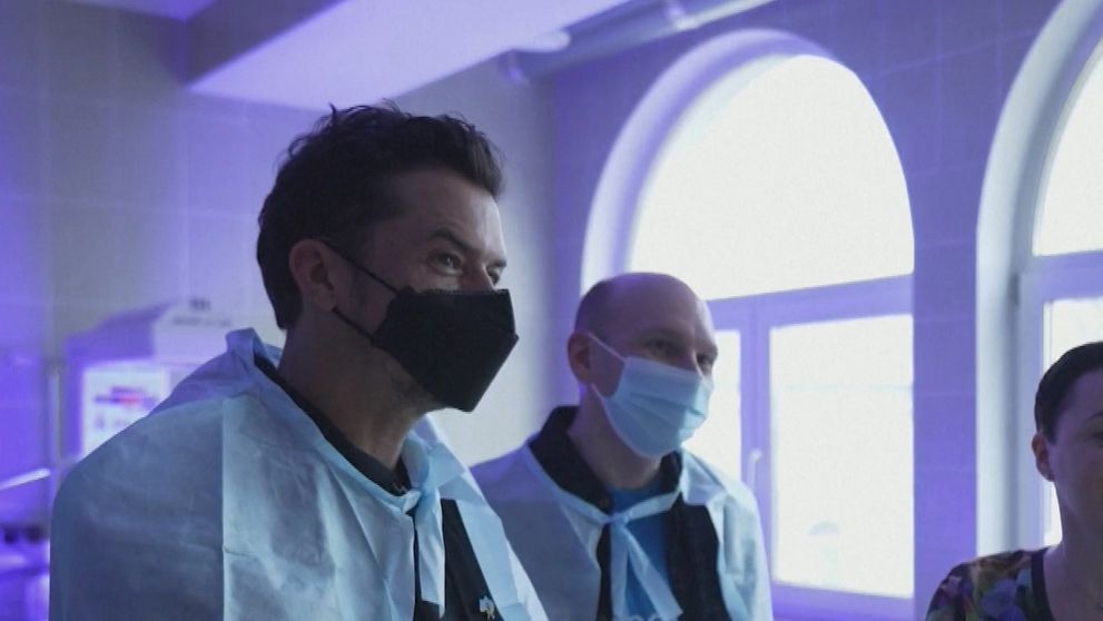 Srdcervúce zábery: Hollywoodsky herec s bábätkom, ktoré nemuselo žiť