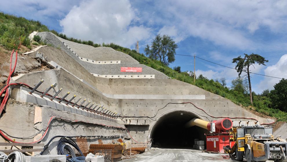 V Spojených štátoch našli obrieho aligátora. Muž pri ňom vyzerá ako trpaslík