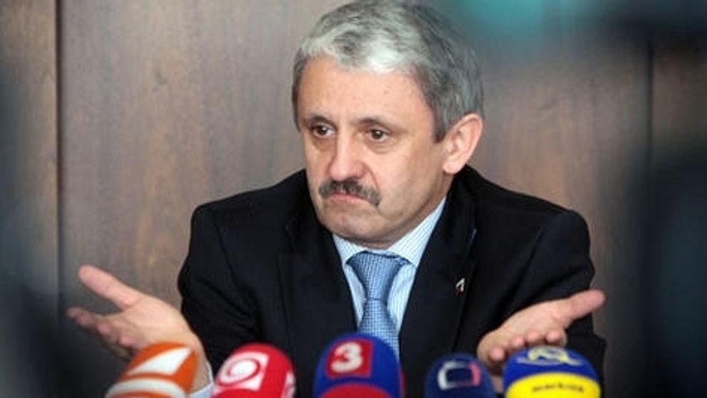 Dzurinda sa bavil sám na sebe