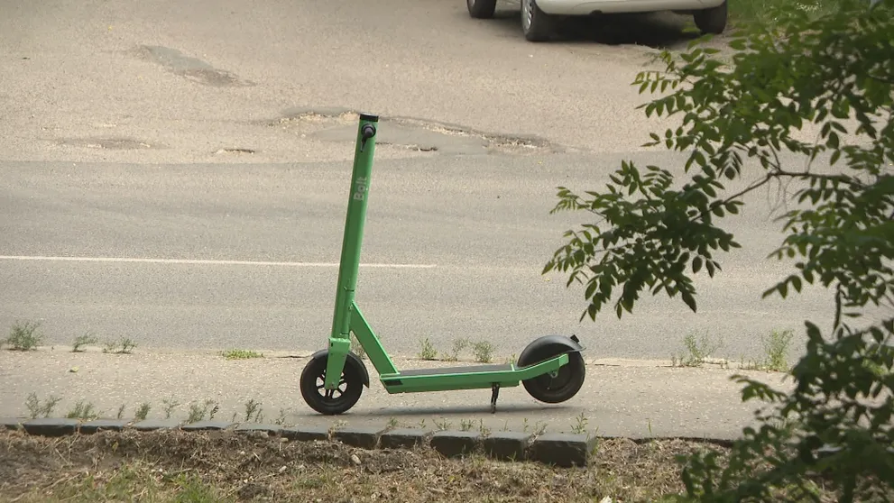 Bratislava si posvieti na zdieľané elektrobežky. Na dodržiavanie predpisov má dohliadať aj operátor