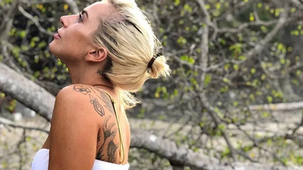 Lady Gaga vytrčila zadok do objektívu. Zboku dokonalý, zozadu... ajaj