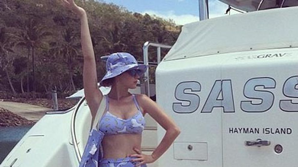 Katy Perry ukázala ženské krivky v retro bikinách