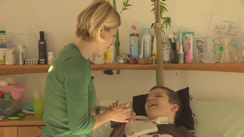 Syn mal nádor na mozgu a rodinu opustil manžel