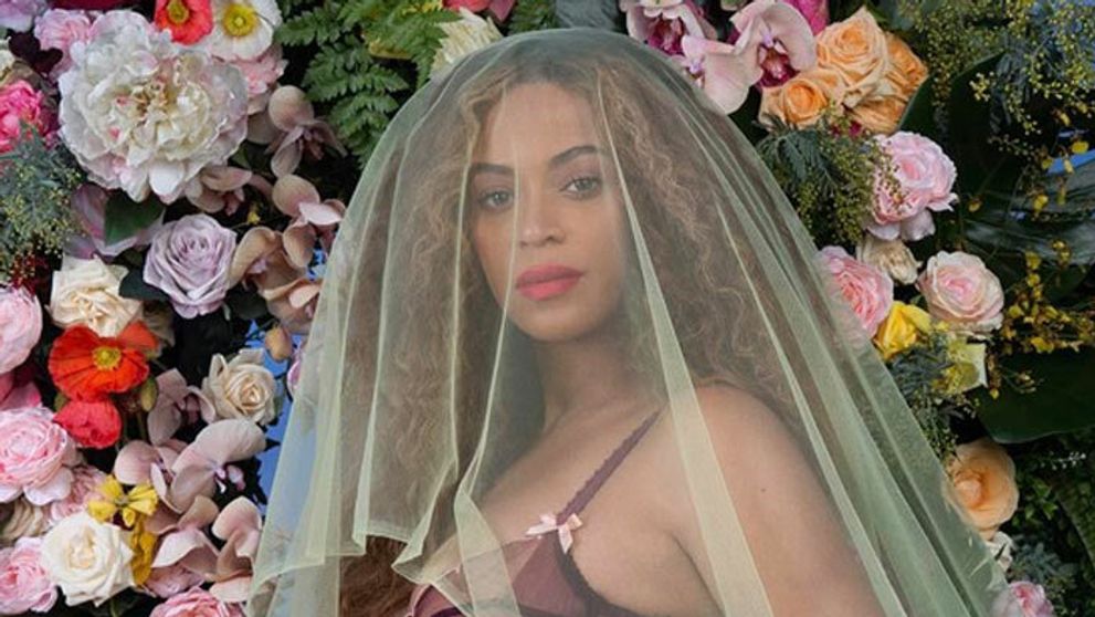 TOP 10 najlajkovanejších fotiek na Instagrame: Beyoncé vyhrala len o chlp