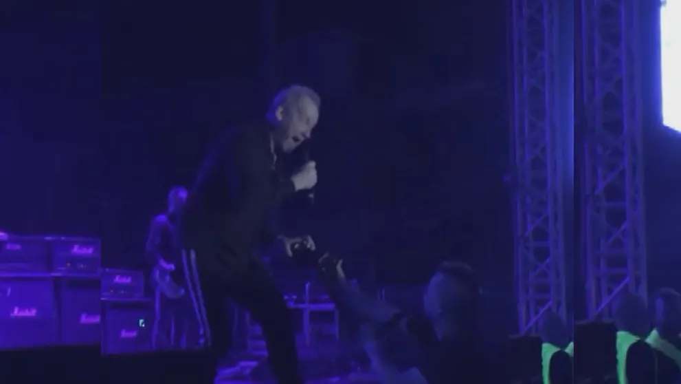 Spevák David Koller na koncerte neudržal nervy a odniesol si to fotograf