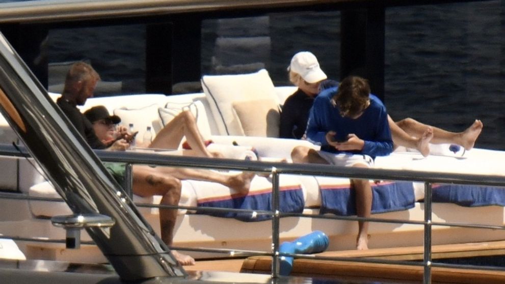 Posh Spice vytiahla na superjachte červené bikiny. Victoria, ako to robíš?!