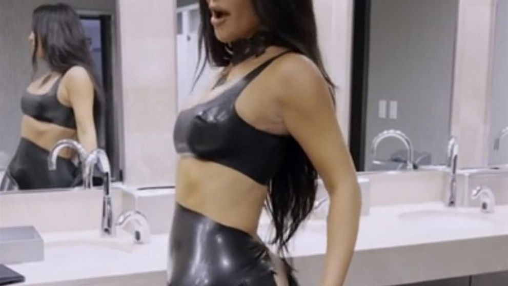 Nikto si to nevšimol: Nohavice jej rupli tesne pred vystúpením