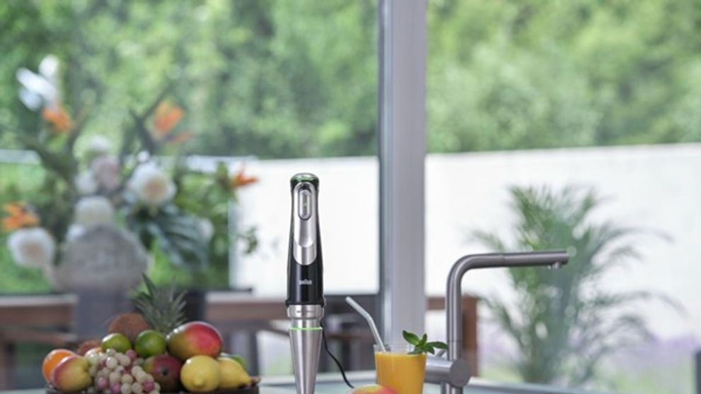 Osviežujúce letné nápoje pripravené s ponorným mixérom