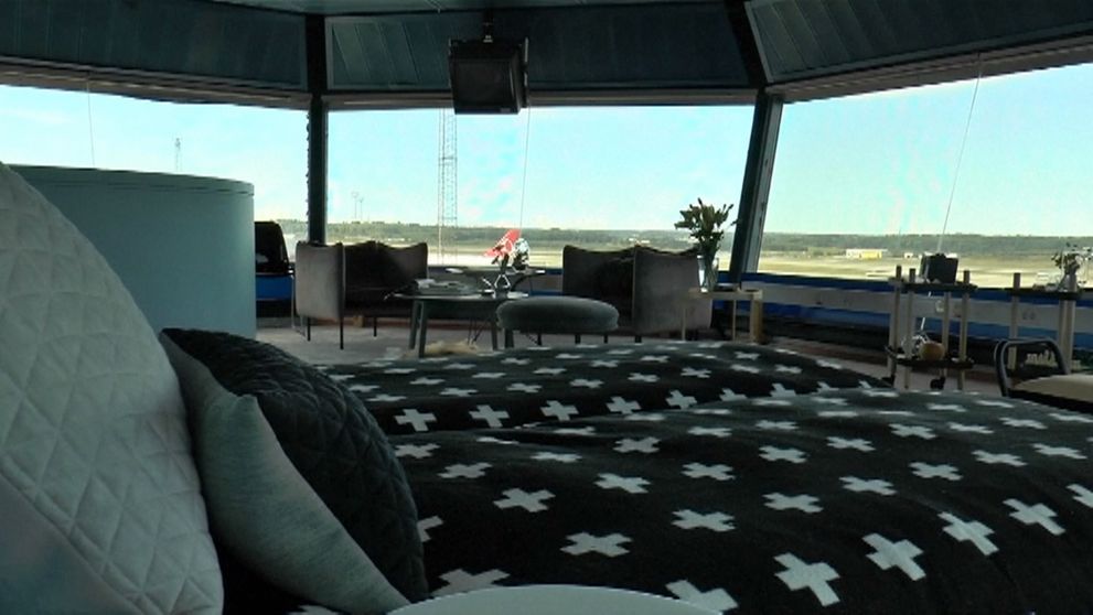 Chceli by ste bývať na rušnom letisku? Riadiacu vežu prerobili na luxusný apartmán