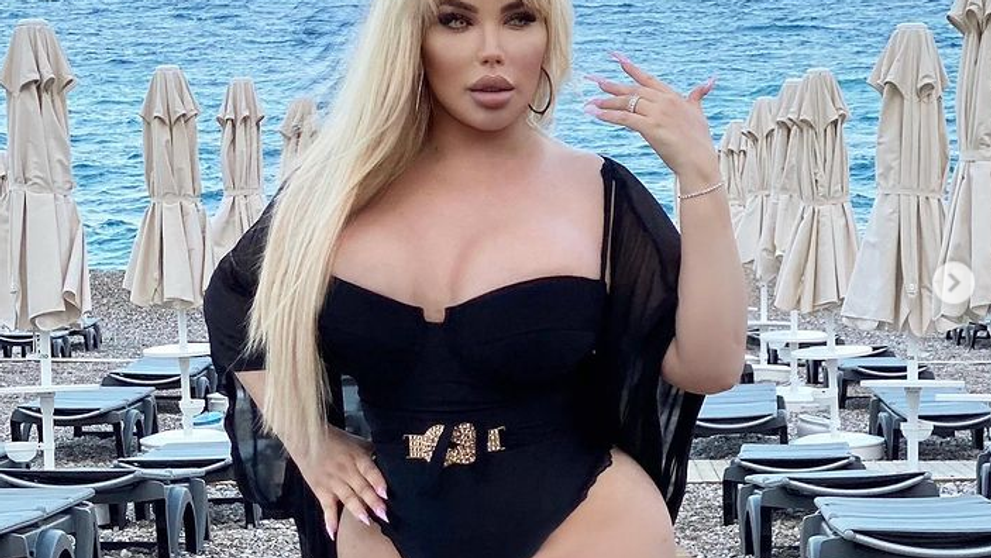 Preoperovaná Barbie ukázala svoju pýchu: V tango plavkách si užíva pláž