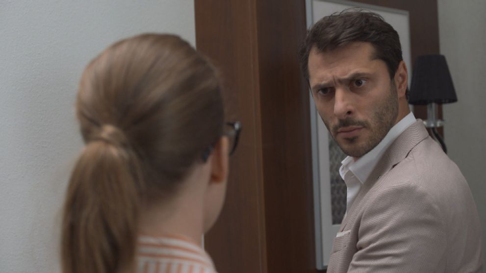 Ondro chcel Emu trápiť pánom Sakom. Alex vymyslí geniálny plán