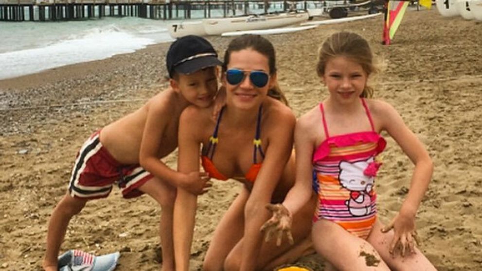 Najkrajšie fotky známych mám a ich detí. Pozrite sa, aké sú roztomilé!