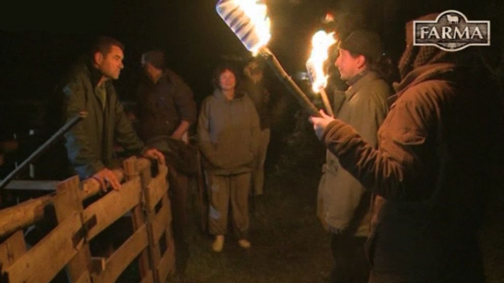 Rozruch na Farme: Nočný prepad!