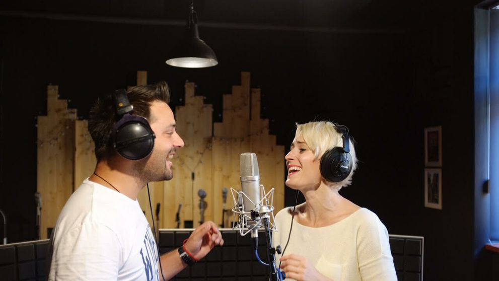 Fanúšikovia, pozor: Nový duet Petra Bažíka a Janais je... Zázrak!