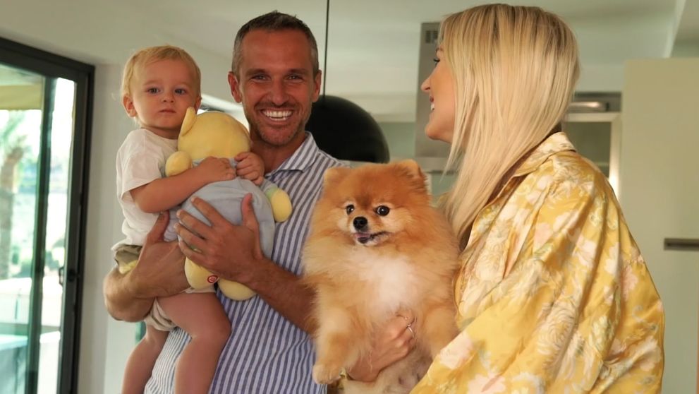 Moderátorka Love Islandu má na ostrove aj rodinu. Nazrite do ich luxusnej vily