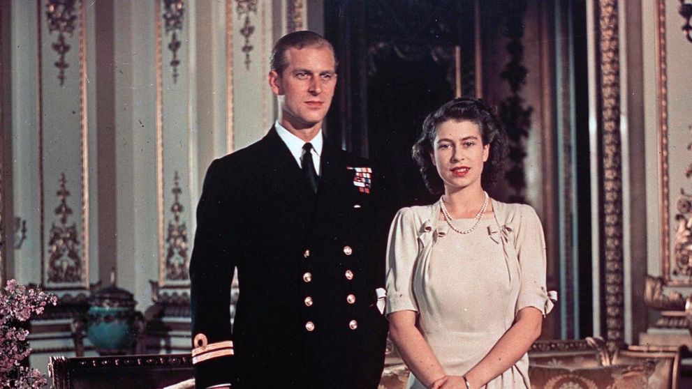 Alžbeta II. a Philip sú už spolu! Pozrite si najkrajšie zábery