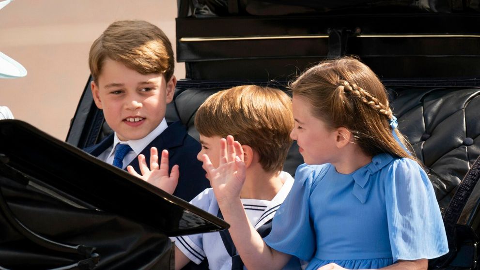 Prestaň mávať! Princezná Charlotte „uzemnila“ mladšieho brata, to musíte vidieť