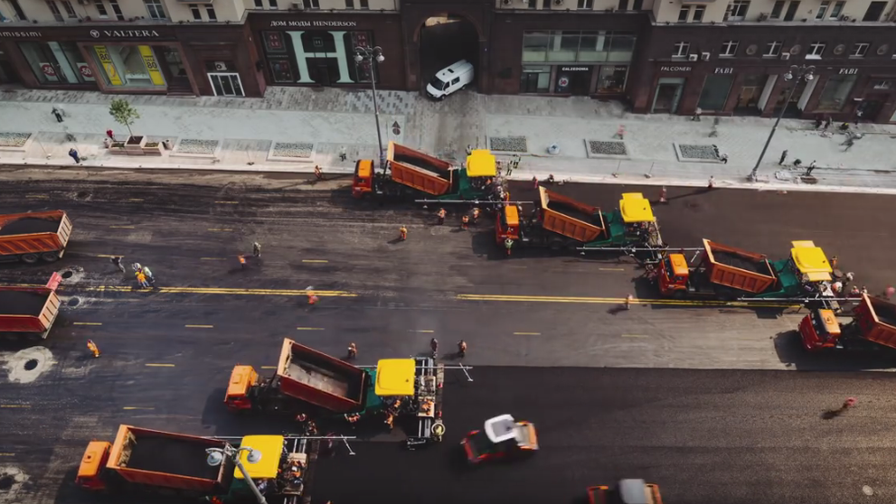 Pohľad pre bohov: Takto sa asfaltuje v Moskve!