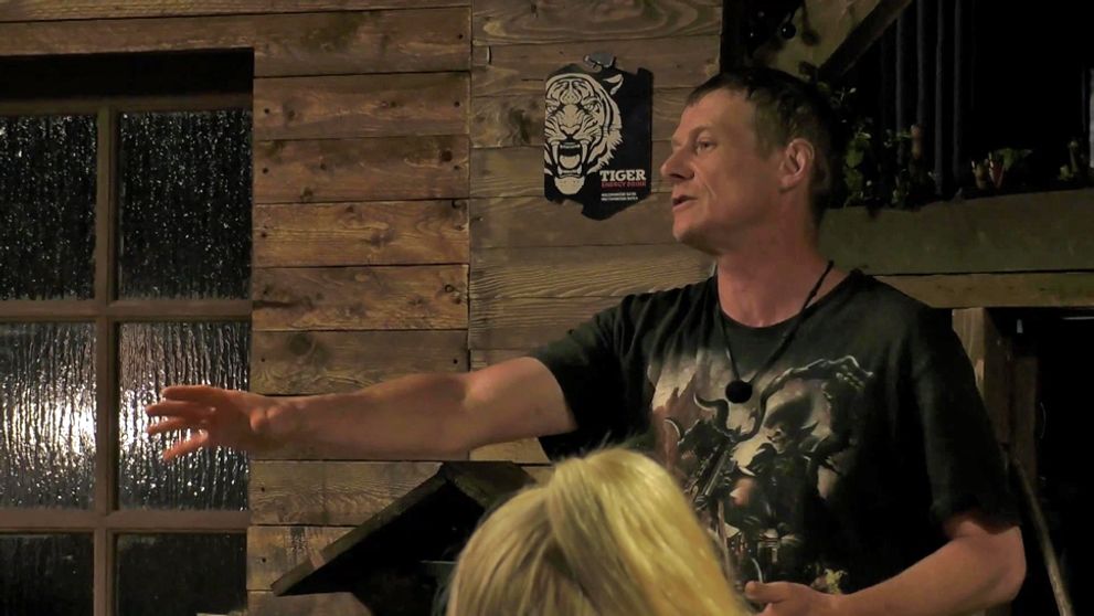 Farmárom sa skončili zlaté časy: Ak sa neprestanú opíjať, Adam nebude dojiť