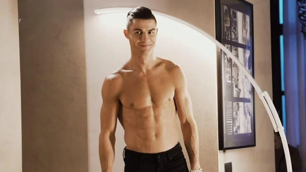 Sexy futbalista má narodeniny. Toto sú najhorúcejšie zábery jeho tela
