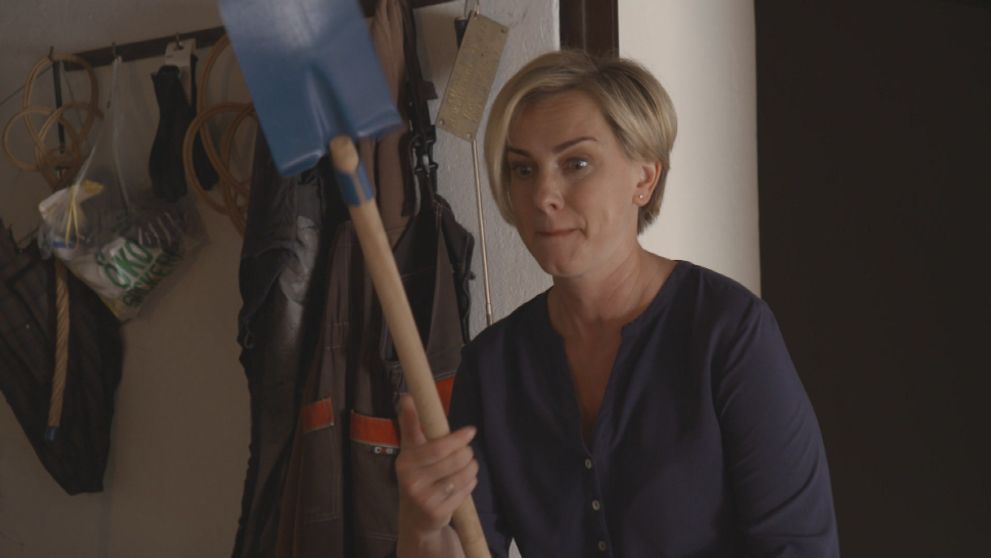 Samo ako zlodej? Lucia spanikári a schytí rýľ