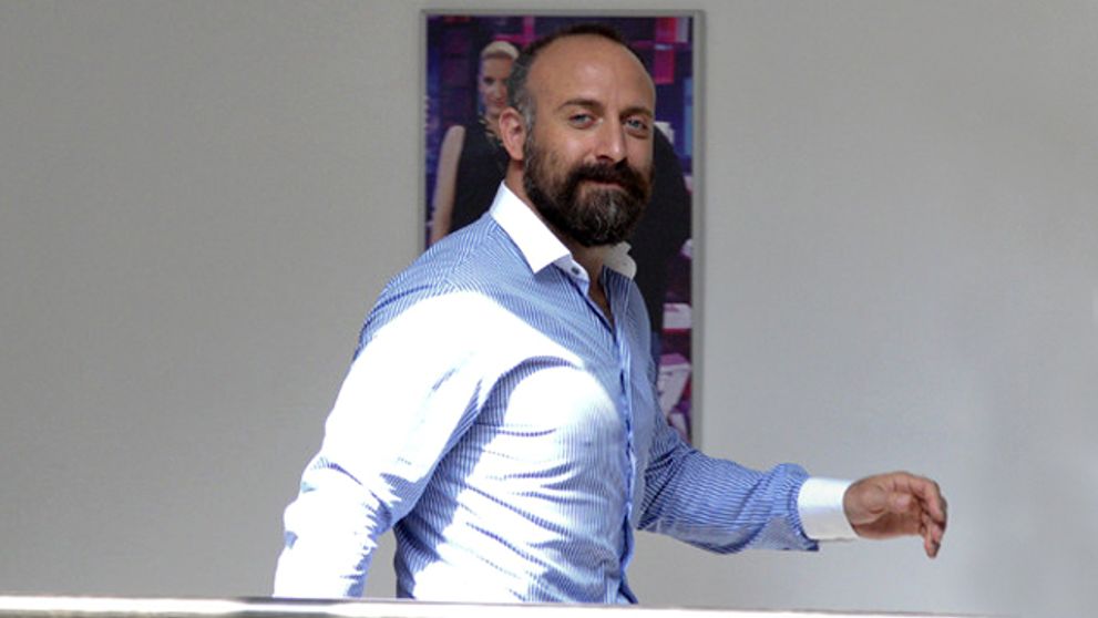 Halit Ergenç opäť rozvášnil publikum svojím spevom