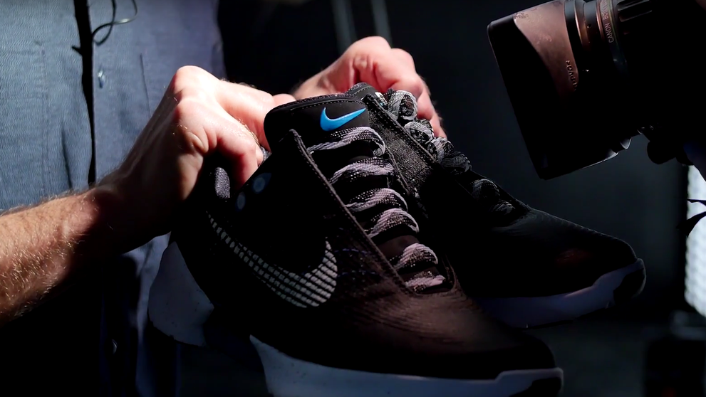 Vychytávka týždňa: Tenisky, ktoré sa samé zaviažu