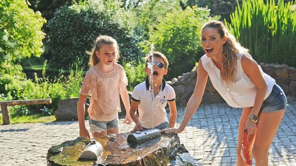 Andrea Verešová na výlete s deťmi. Však vyzerá ako ich staršia sestra!