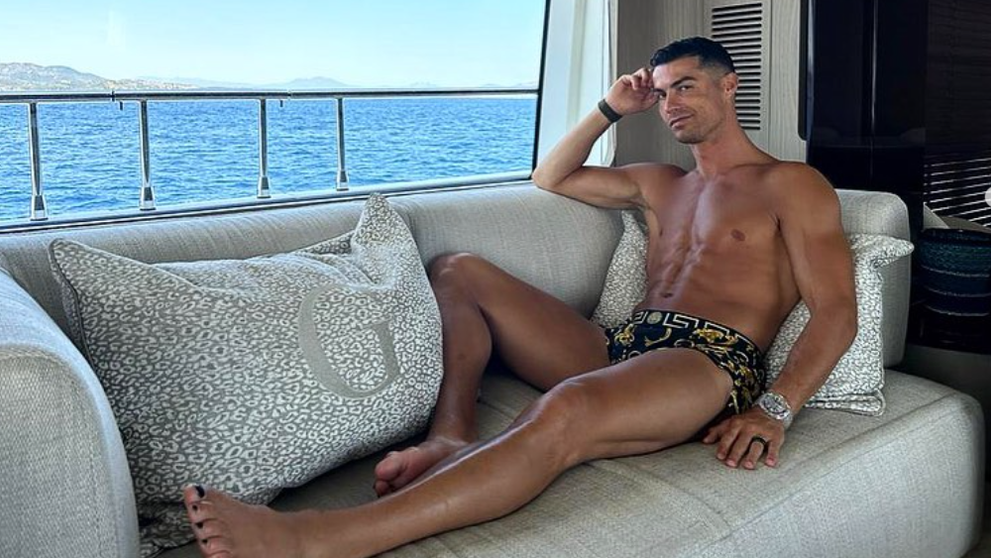 Ronaldo sa odhalil: Fanúšikovia si všimli nečakaný detail na jeho tele