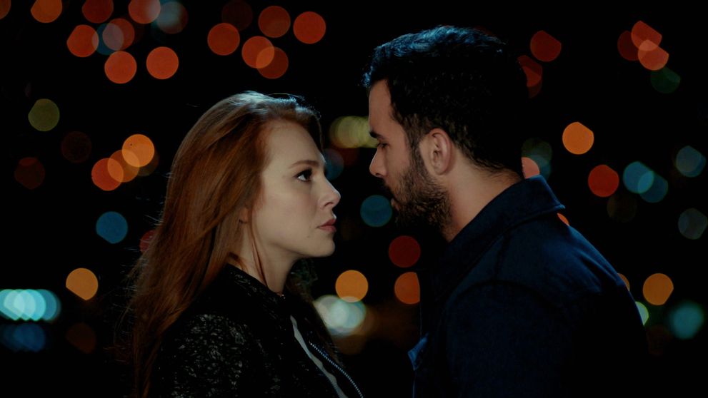 Je jedno, čo Defne velí hlava – jej srdce má vo všetkom absolútne jasno...