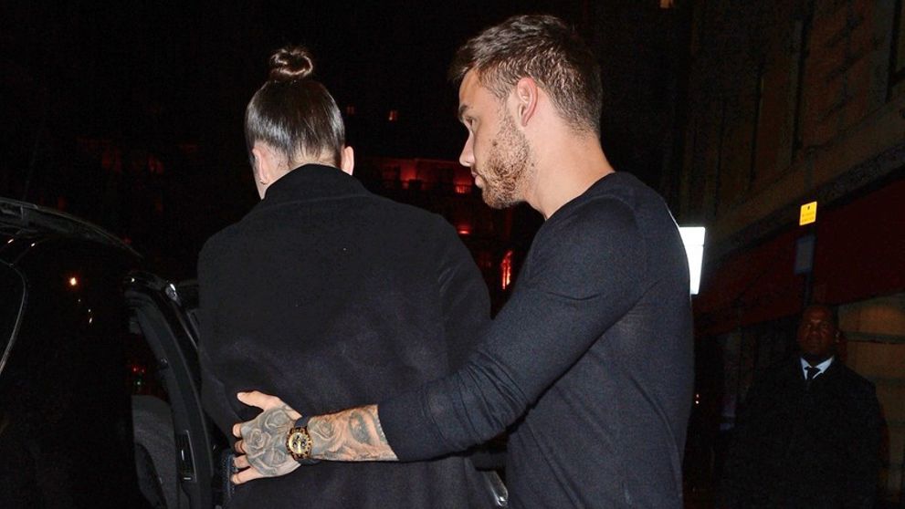 Koniec tajnostiam: Slávny pár odhalil obrovský diamantový prsteň!